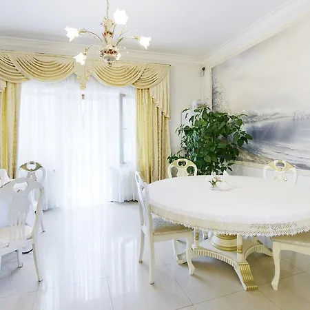 Готель Pearl Mini-hotel 3*