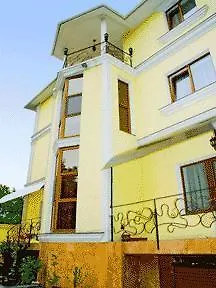 Готель Pearl Mini-hotel 3*