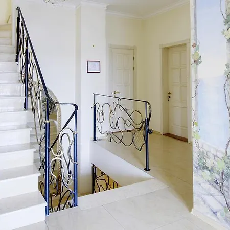 Pearl Mini-hotel מלון